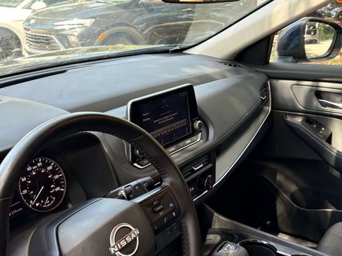 Used 2025 Nissan Rogue SV AWD/4WD image 36