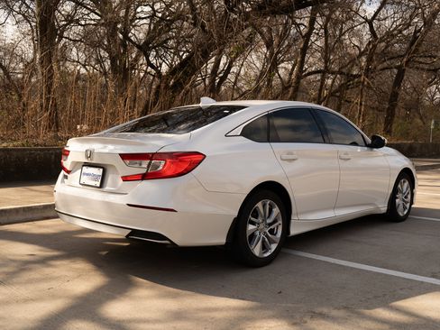 Used 2018 Honda Accord LX image 9