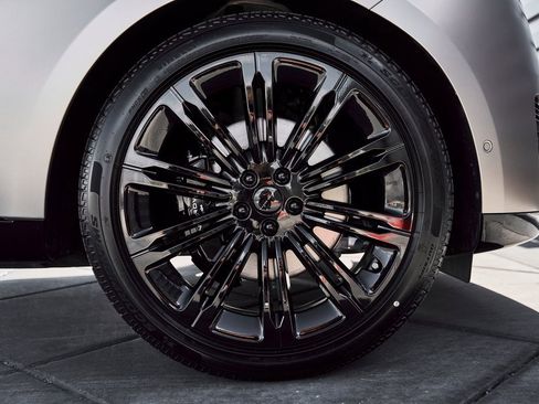 Used 2026 Land Rover Range Rover Long Wheelbase SE image 19