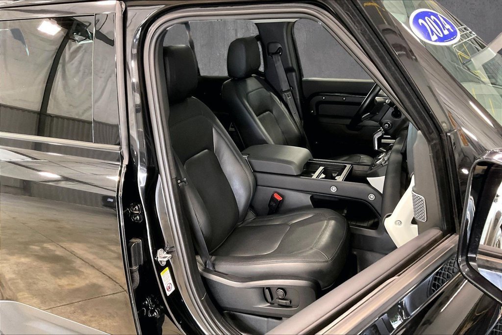Used 2024 Land Rover Defender 110 S AWD/4WD image 29