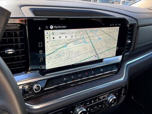 Certified 2025 GMC Sierra 1500 SLT image 6