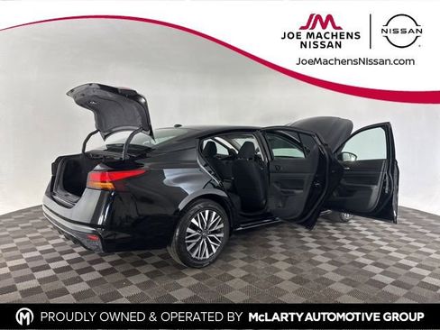 Used 2025 Nissan Altima 2.5 SV image 14