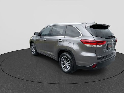 Used 2018 Toyota Highlander XLE AWD/4WD image 6