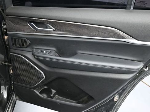 Used 2022 Jeep Grand Cherokee L Limited image 34