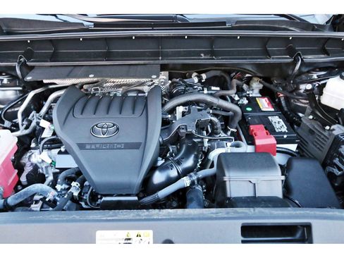 Used 2023 Toyota Highlander LE image 27