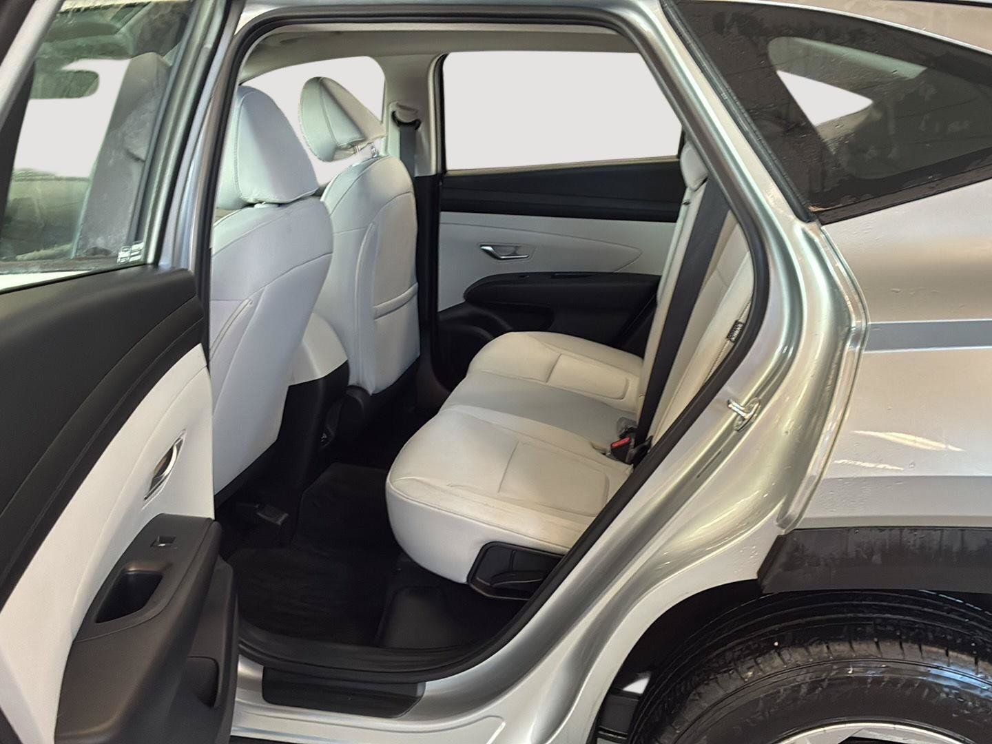 Used 2025 Hyundai Tucson SE AWD/4WD image 21