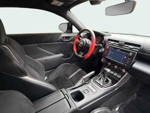 Used 2024 Toyota GR86 Premium image 9