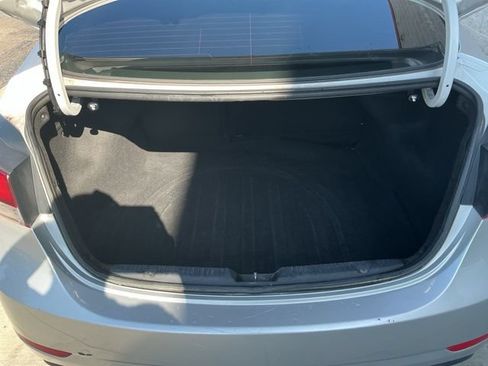 Used 2015 Hyundai Elantra SE FWD image 22