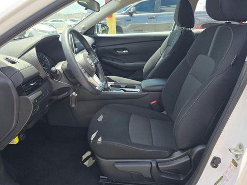 Used 2024 Nissan Sentra SV FWD image 3