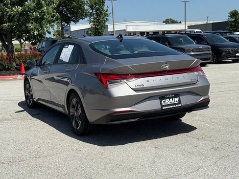 Used 2023 Hyundai Elantra Blue FWD image 5