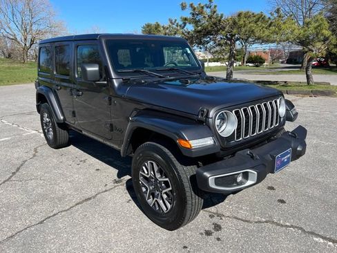 Used 2025 Jeep Wrangler Unlimited Sahara AWD/4WD image 1