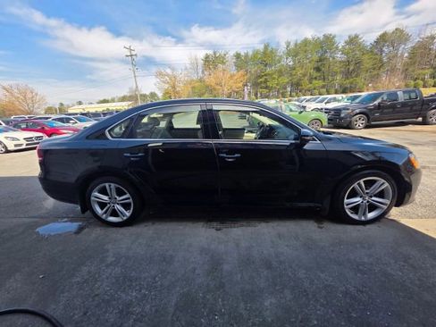 Used 2012 Volkswagen Passat 3.6 SE image 4