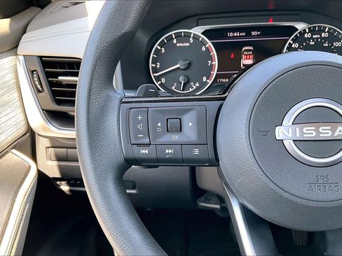 Used 2023 Nissan Rogue SV FWD image 21