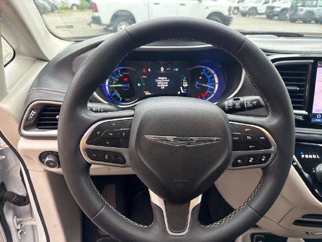 Used 2024 Chrysler Pacifica Limited FWD image 19