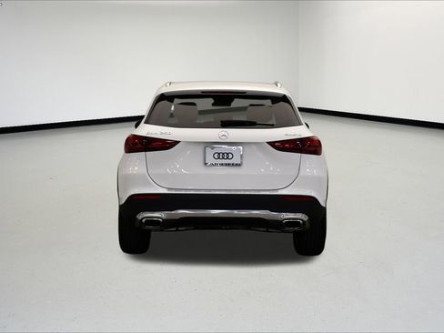 Used 2025 Mercedes-Benz GLA 250 4MATIC image 4