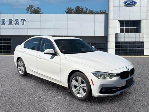 Used 2018 BMW 328d xDrive Sedan w/ Convenience Package AWD/4WD image 3