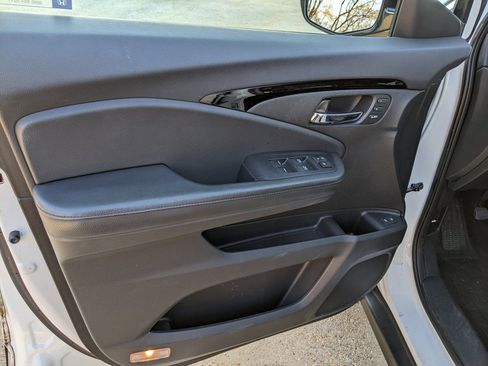 Used 2017 Honda Pilot Touring image 9