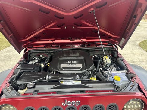 Used 2012 Jeep Wrangler Unlimited Sport image 9
