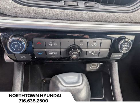 Used 2024 Jeep Compass Latitude image 17