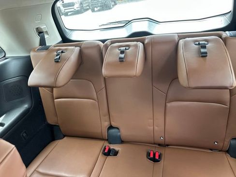 Used 2024 Nissan Pathfinder Platinum FWD image 18