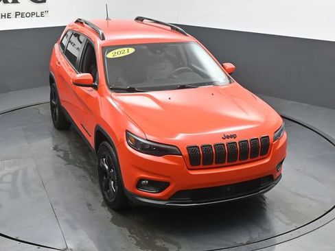 Used 2021 Jeep Cherokee Latitude Plus AWD/4WD image 47