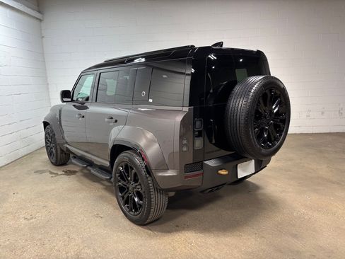 Used 2026 Land Rover Defender 110 X-Dynamic SE AWD/4WD image 9