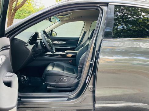 Used 2025 Genesis GV70 2.5T image 9