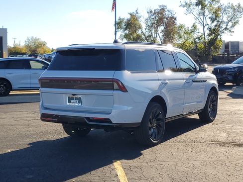 New 2025 Lincoln Navigator Reserve w/ Jet Appearance Package image 4