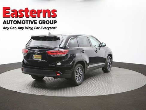 Used 2019 Toyota Highlander XLE AWD/4WD image 44
