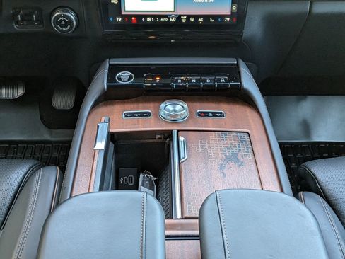 Certified 2025 Lincoln Navigator Black Label image 21