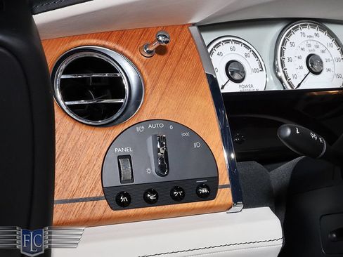 Used 2017 Rolls-Royce Dawn RWD image 38