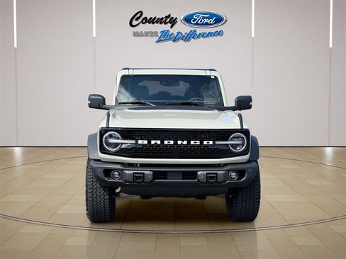 New 2025 Ford Bronco Badlands image 12