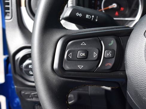 Used 2024 Jeep Gladiator Sport image 15