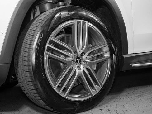 New 2026 Mercedes-Benz GLS 450 4MATIC image 31