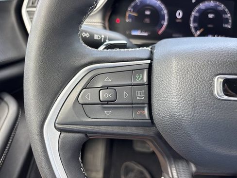 Used 2025 Jeep Grand Cherokee L Laredo RWD image 22