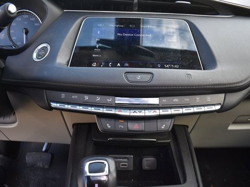 Used 2019 Cadillac XT4 Luxury w/ Cold Weather Package image 19