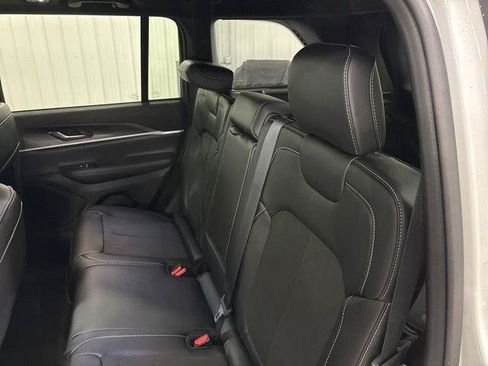 Used 2026 Jeep Grand Cherokee Altitude AWD/4WD image 34