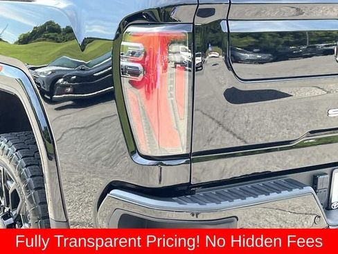 Used 2024 GMC Sierra 2500 AT4 w/ AT4 Premium Plus Package AWD/4WD image 5