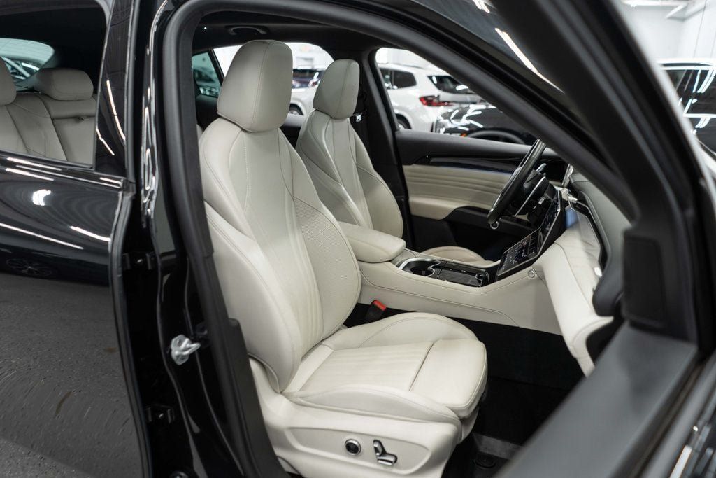 Used 2023 Maserati Grecale Modena AWD/4WD image 11