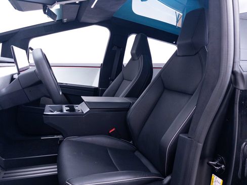Used 2024 Tesla Cybertruck AWD Crew Cab image 18