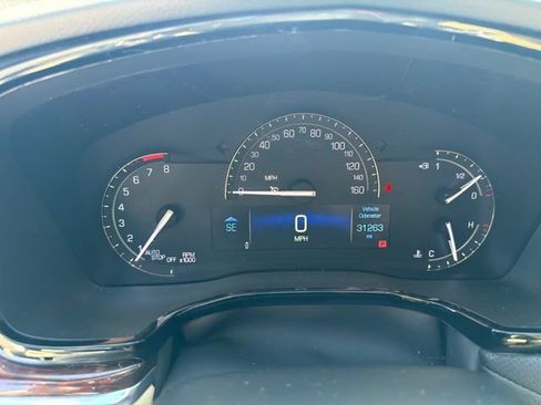 Used 2019 Cadillac XT5 Luxury w/ LPO, Radiant Package FWD image 16