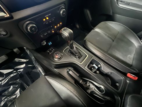 Used 2023 Ford Ranger Lariat w/ Tremor Off-Road Package AWD/4WD image 25