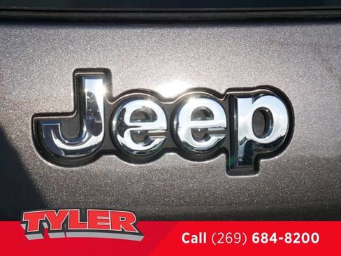 Used 2021 Jeep Cherokee Limited AWD/4WD image 15
