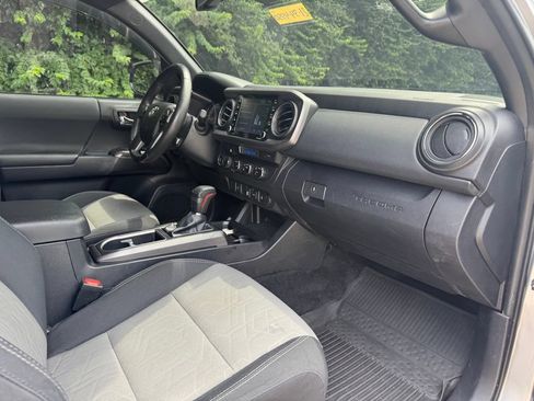 Used 2021 Toyota Tacoma TRD Sport AWD/4WD image 14