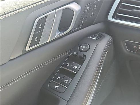 Used 2022 BMW X5 sDrive40i w/ M Sport Package RWD image 23