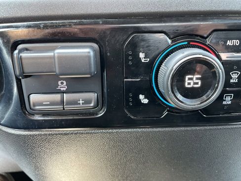 Used 2024 Chevrolet Silverado 2500 LT w/ Convenience Package image 10