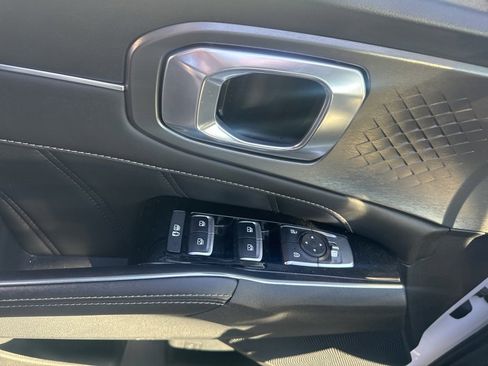 Used 2022 Kia Sorento SX image 19