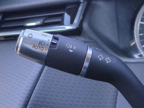 Used 2022 Land Rover Range Rover Velar R-Dynamic S image 30