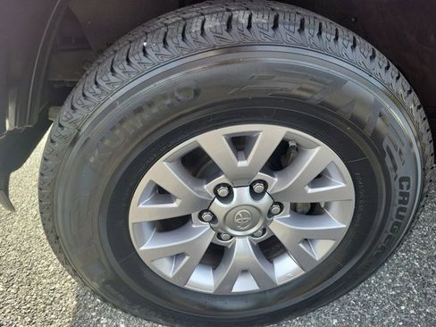 Used 2017 Toyota Tacoma SR5 image 17