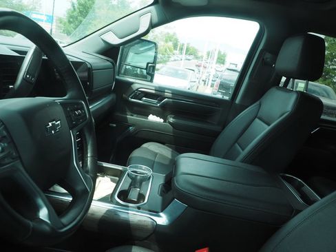 Used 2024 Chevrolet Silverado 3500 LTZ w/ LTZ Plus Package AWD/4WD image 5